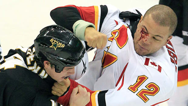 130328144508-jarome-iginla-fight-single-image-cut.jpg